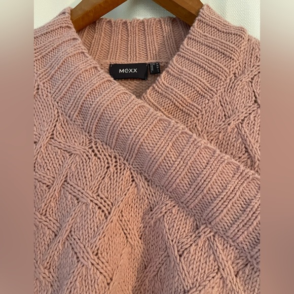 Pink Sweater - Picture 2 of 3